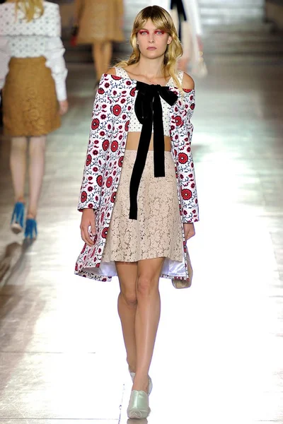 Look 28